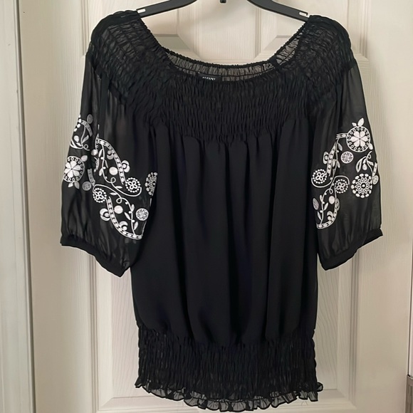 Alfani Size 12 Women’s ruched top embroidered sleeves - Picture 1 of 3